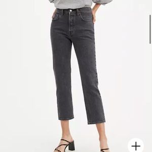 501 Washed Black Levi’s Cropped